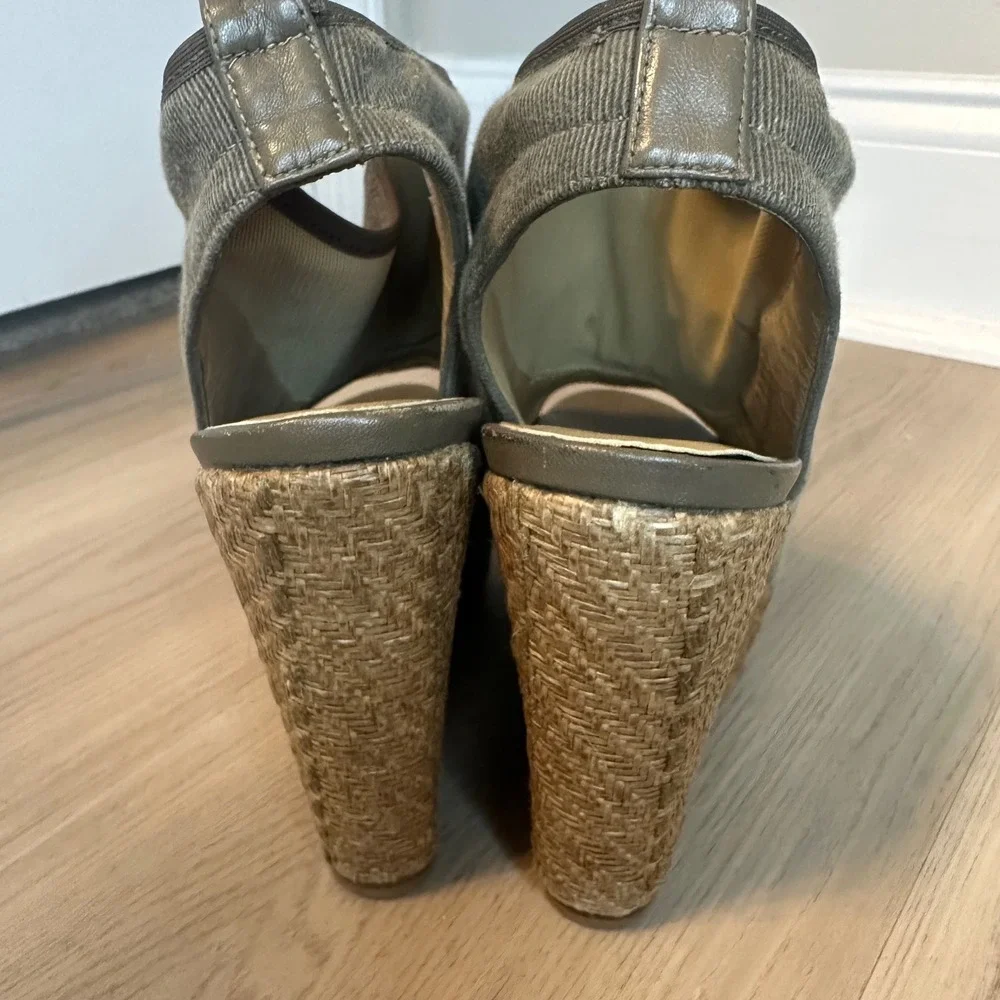 Stuart Weitzman Glover Women's Size 7 Charcoal Stretch Wedge Platform Sandals - Picture 6 of 9